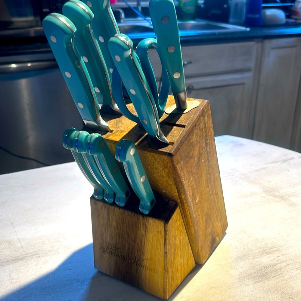 Pioneer Woman knife set